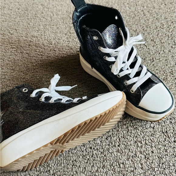 Shoes - Picture 2 of 6